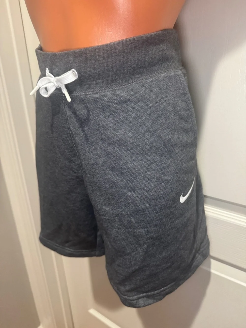 NIKE Gray Knit Elastic Waist Sweat Shorts M Medium $40 EUC KL